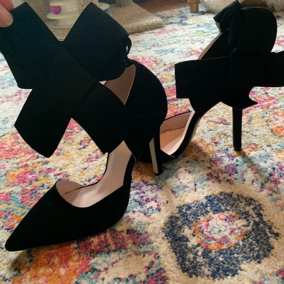 Bow tie heels - Picture 1 of 5